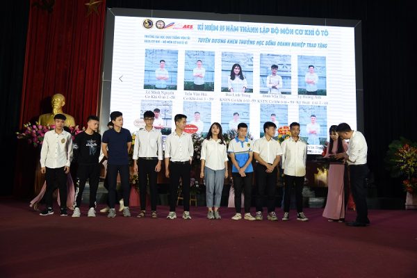 VIMID trao tặng học bổng cho sinh viên có thành tích xuất sắc của trường ĐH Giao thông vận tải