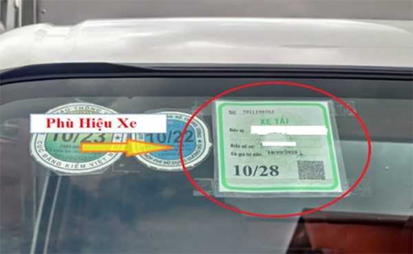 Phù hiệu xe tải là gì? Hồ sơ gồm những gì? Lỗi không có phù hiệu, hết hạn phạt bao nhiêu?