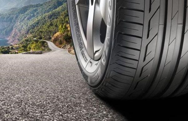 Tại Sao Mặt Lốp Xe Không Làm Nhẵn Mà Chứa Đường Rãnh, Gai Nhỏ?