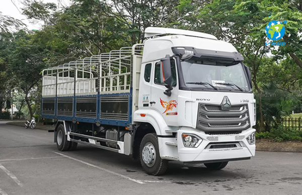 Xe tải thùng bạt là gì? Ưu điểm và tính ứng dụng của xe