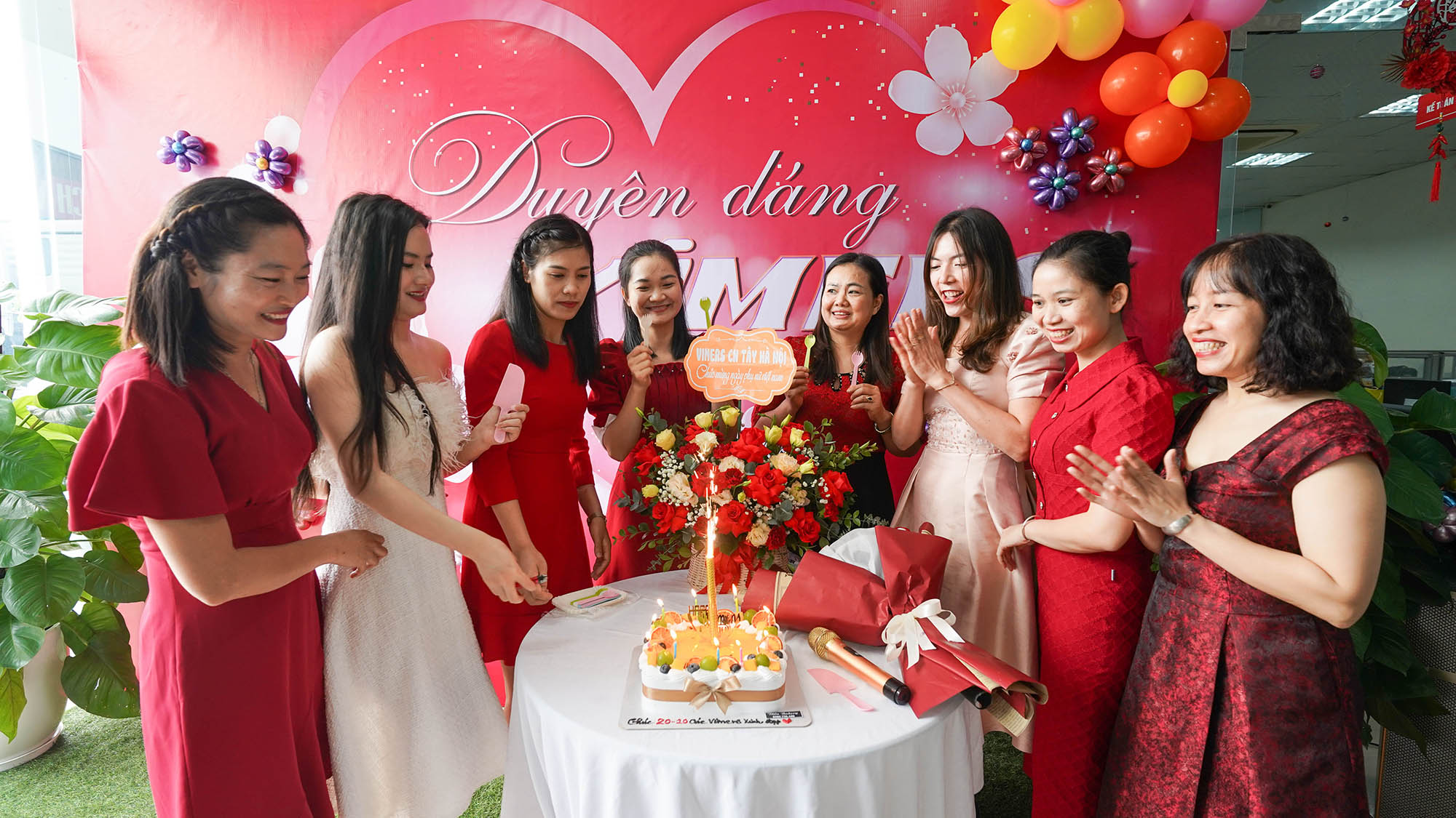 chị em không chỉ xinh đẹp mà còn ngọt ngào như chiếc bánh kem