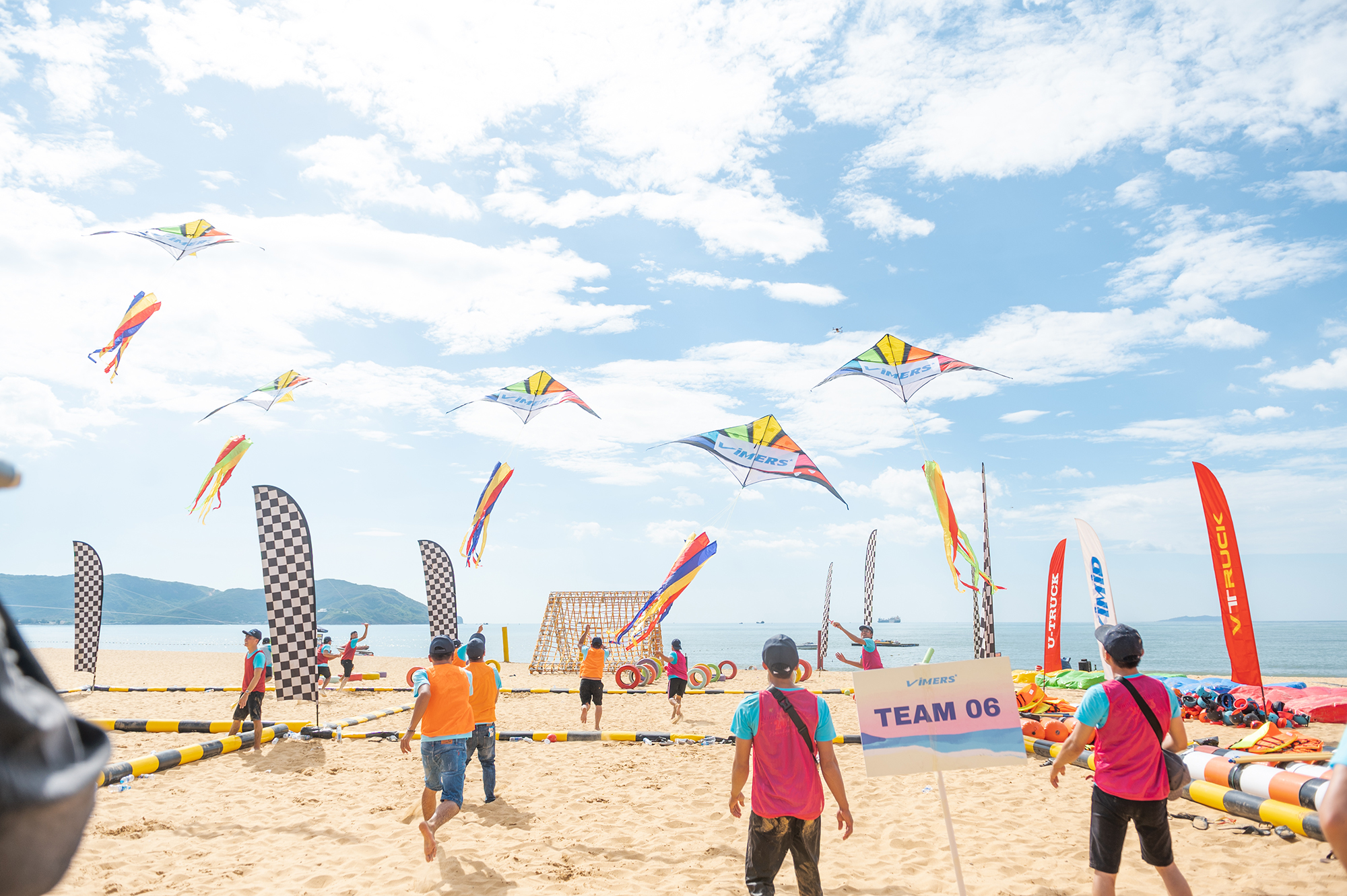 (Trận 7: Thương hiệu bay cao)