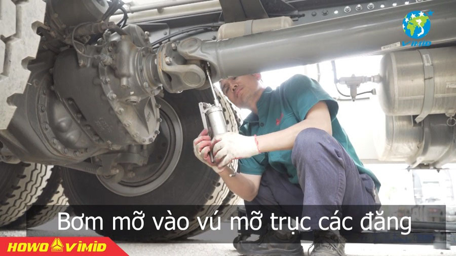 Bơm mỡ vào vú mỡ trục các đăng