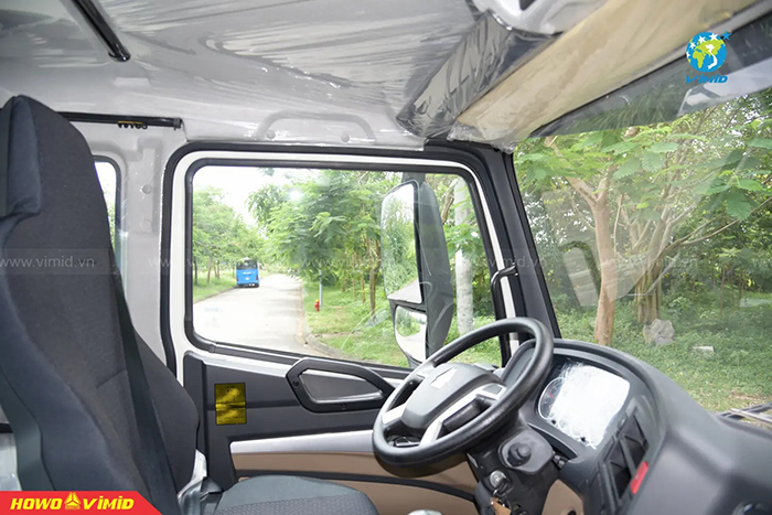 Cabin rộng, tầm nhìn thoáng, giúp tài xế cảm thấy thoải mái khi lái xe