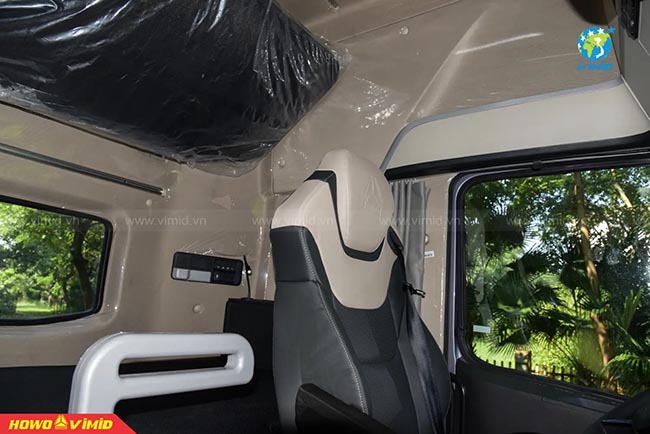 Ghế lái đầu kéo th7 se