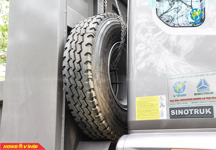 Kiểm tra áp suất lốp là bước kiểm tra quan trọng trong mùa đông