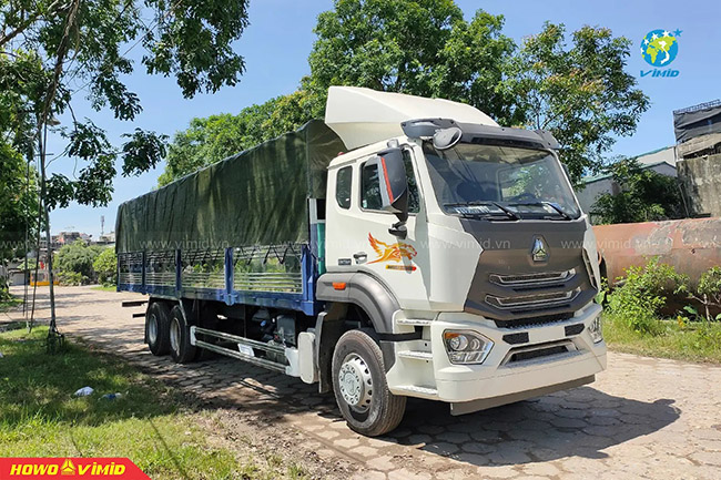 Xe tải Howo 3 chân thùng bạt