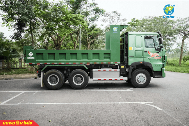 Xe tải HOWO 3 chân là gì?